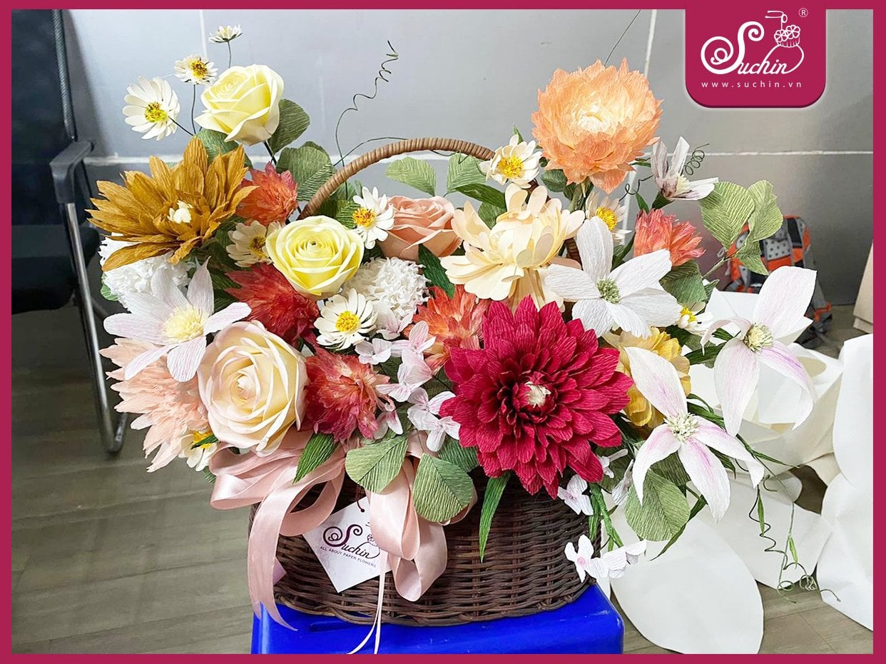 Làm hoa bằng giấy với 3 loài hoa phổ biến: hoa hồng, tulip, tú cầu,…
