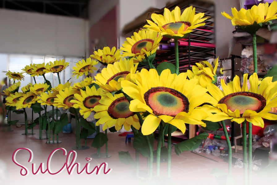 Hoa hướng dương khổng lồ mang đến vẻ đẹp rực rỡ cho mọi không gian