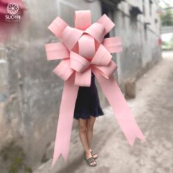 nơ khổng lồ trang trí tiệc cưới