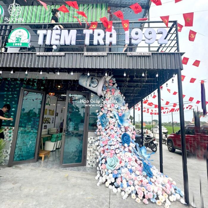 Cốc trà đổ hoa khổng lồ